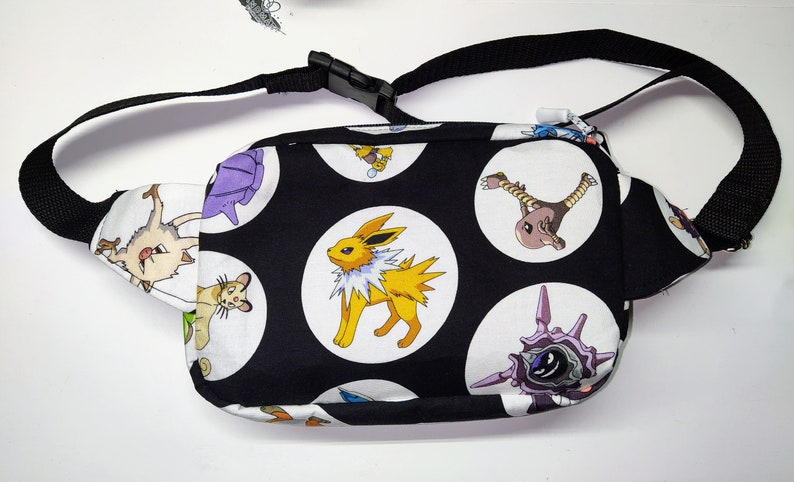 Black Pokémon-print fanny pack
